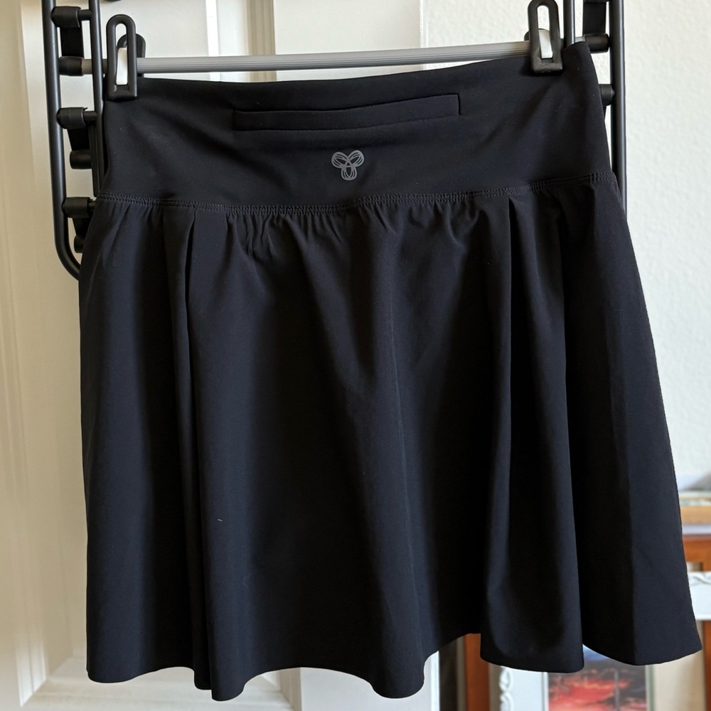 Aritzia TNA tennis skirt. Black. Built-in shorts. Worn once.
